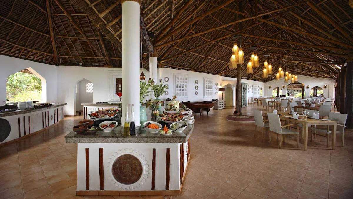 Bluebay Beach Resort and Spa - bufet
